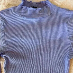Forever 21 turtleneck light purple size:small